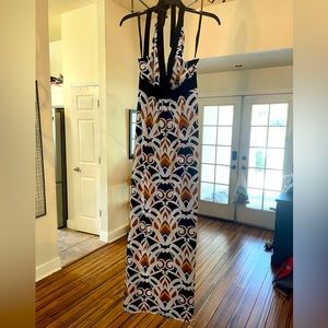 Super flattering size 6 Bisou Bisou maxi dress